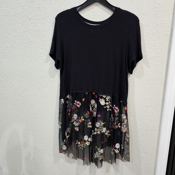 Willow Women's Black Lace Tee sz-Med - Picture 2 of 3